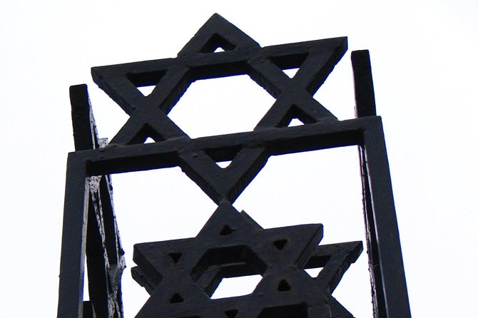 Budapest Dohany Synagogue & Hungarian Jewish Museum & free extras - The Holocaust Cemetery: remembrance on the ground of the Budapest ghetto