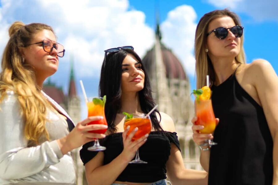 Budapest: Downtown Budapest Cocktail Cruise - Key things that make this Danube cruise worth your attention