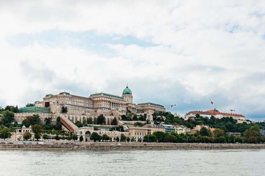 Budapest: Downtown Budapest Cocktail Cruise - Music, Atmosphere, and the Best Photo Spots on the Back Deck
