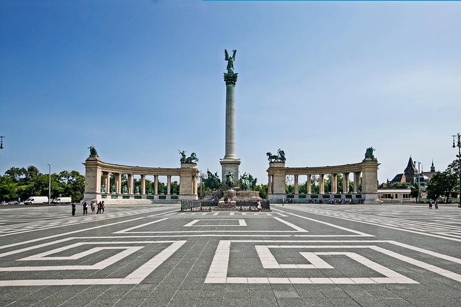 Budapest E-bike Tour - Opera House stop: a quick taste before you roll