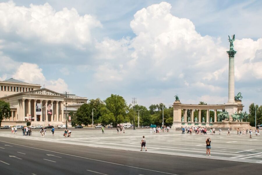 Budapest: Floating Bus Tour by Land and Water - The road portion: quick Budapest orientation from the bus seat