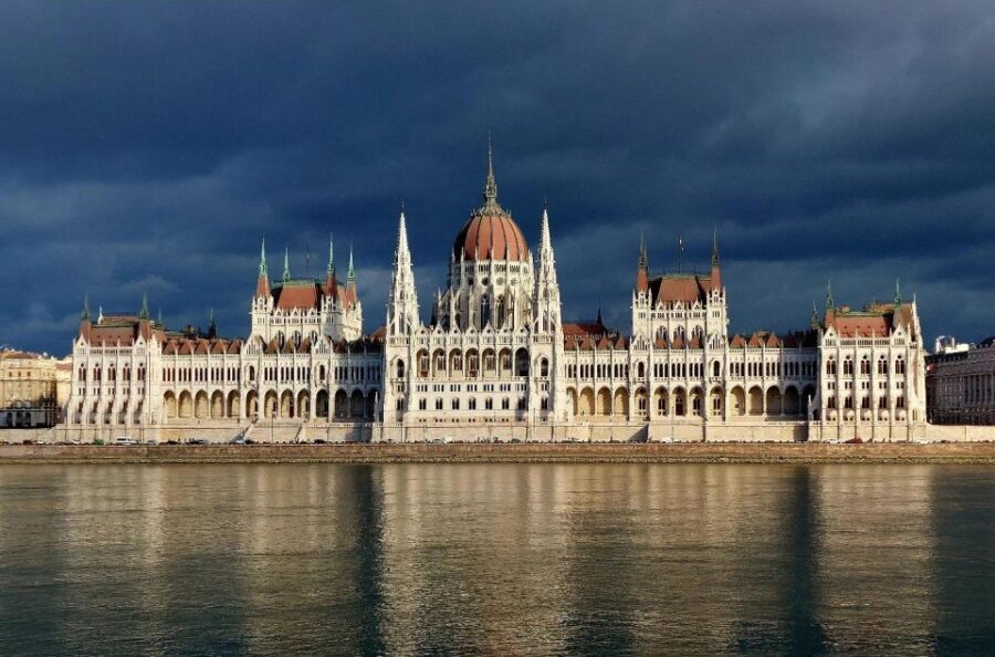 Budapest Full-Day Private Guide Services - Languages and guide quality: what to expect from communication