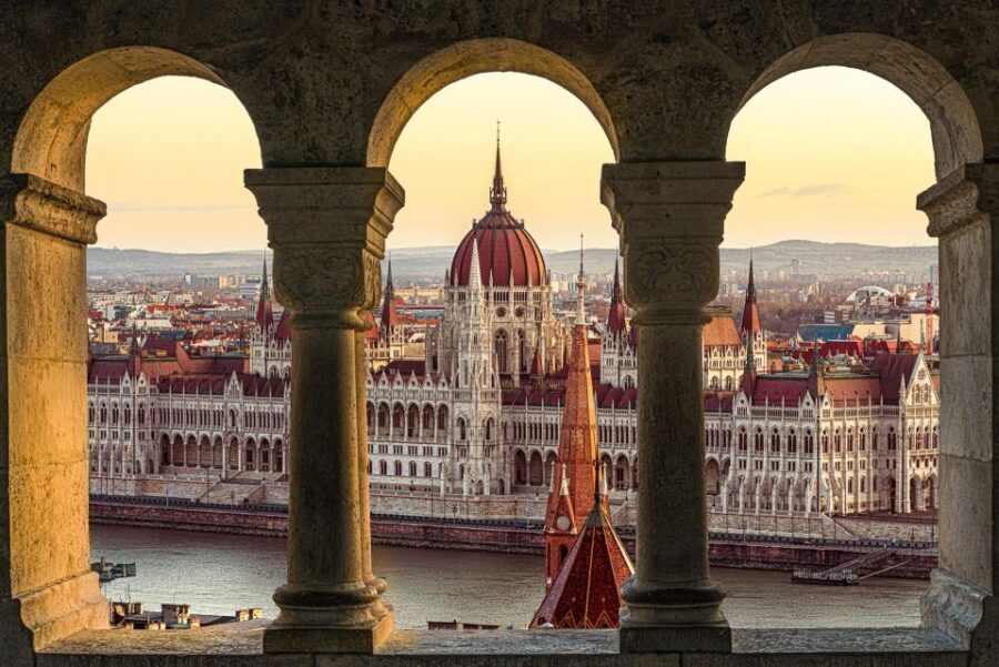 Budapest Full Day Tour - Engaging storytelling that makes the UNESCO stops connect
