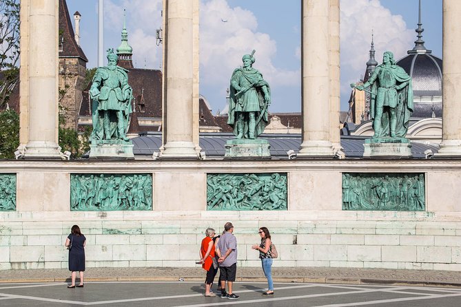 Budapest Grand Walk - Entering Budapest with wine, then walking into history
