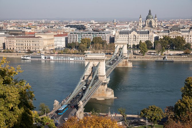 Budapest Guided City Tour and Danube Cruise Audio Guide - Guides can make or break the pace: what to expect from the human side