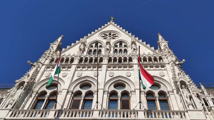 Budapest: Guided City Walking Tour in Buda and Pest - Crossing to Buda by Public Transport (and Why It Matters)