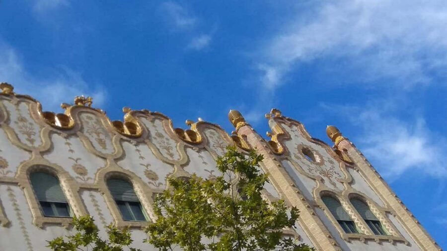 Budapest: Guided City Walking Tour in Buda and Pest - What You Take Home: Insider Budapest Restaurantguide and Budapester Sparfuchs