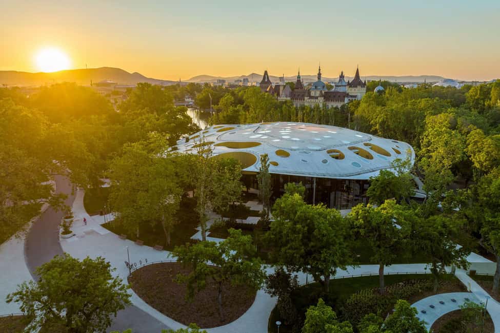 Budapest: Guided Tour of the House of Music, Hungary - The undulating roof: thousands of leaf-like pieces and what they do