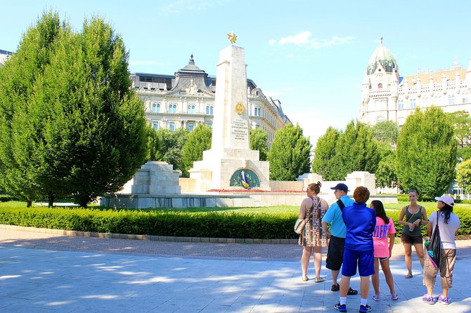 Budapest Hammer & Sickle Communist Times Tour - Meeting at Deák Ferenc tér and how the 2.5-hour format works