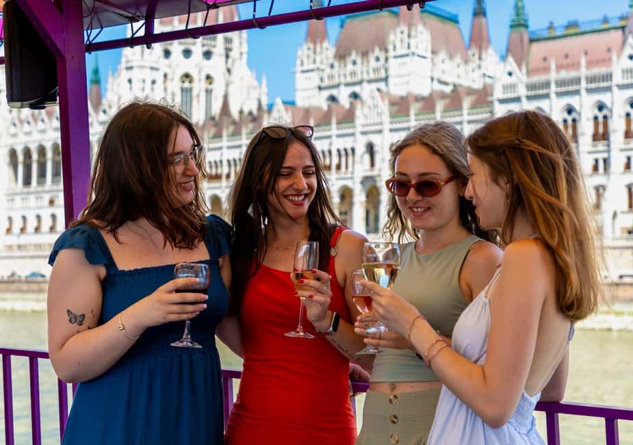 Budapest: Happy Hour Sightseeing Cruise - Budapest Danube in 60 minutes: what the cruise really feels like
