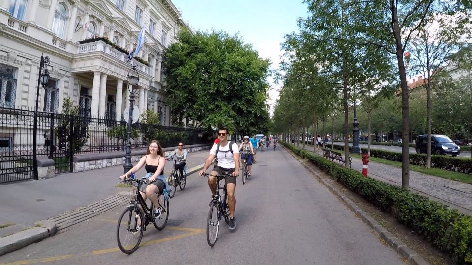 Budapest Highlights Bike Tour with a local guide - Parliament to Chain Bridge: The Danube Moment