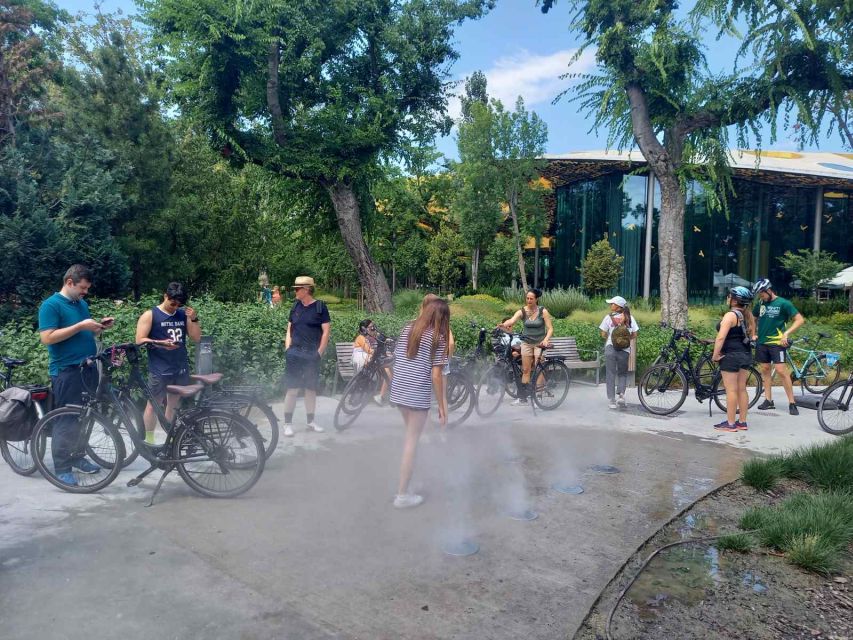 Budapest Highlights Bike Tour with a local guide - Elizabeth Square and Andrassy Avenue: Your Fast Track to Budapest’s Main Story