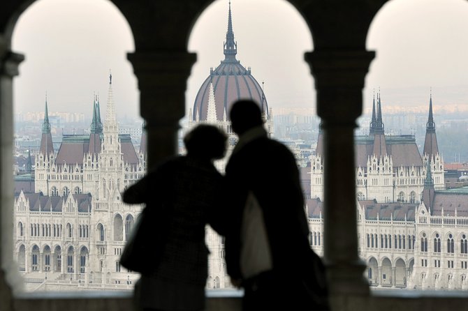 Budapest Highlights Self guided scavenger hunt and Walking Tour - The 2.5-hour route and what each stop feels like