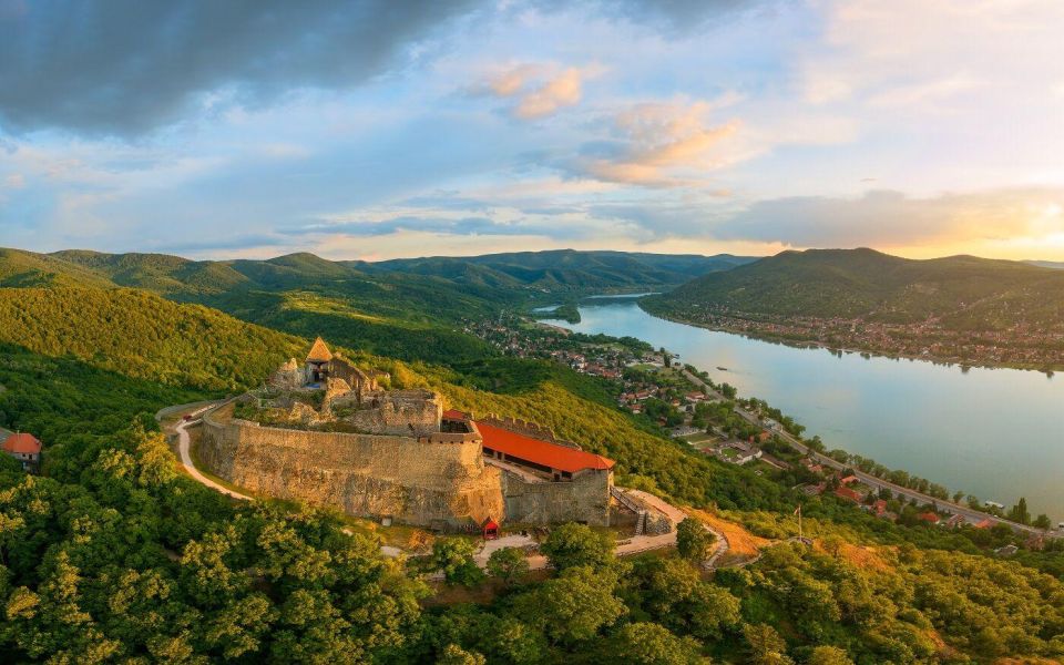 Budapest Hike to Visegrád Castle w or wo Sauna/Danube beach - The uphill forest hike to the castle cliff