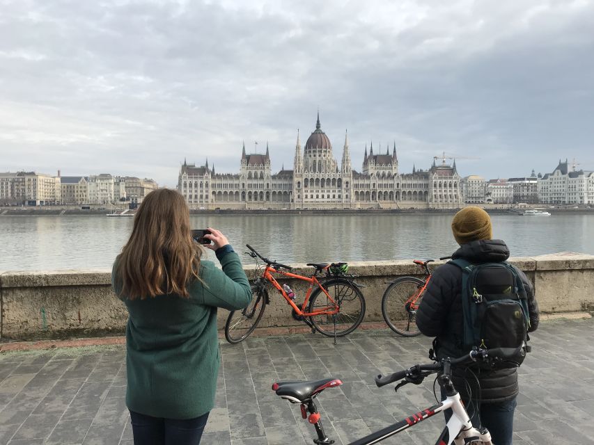 Budapest: Historic Downtown Bicycle Ride with Scenic Views - Jewish Quarter Start: Nightlife Streets and a Quick Orientation