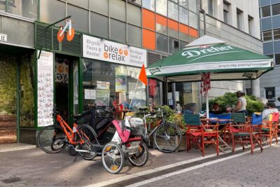 Budapest: Historic Downtown ride on E-Bicycles Buda & Pest - Meeting at Bike & Relax and getting comfortable fast