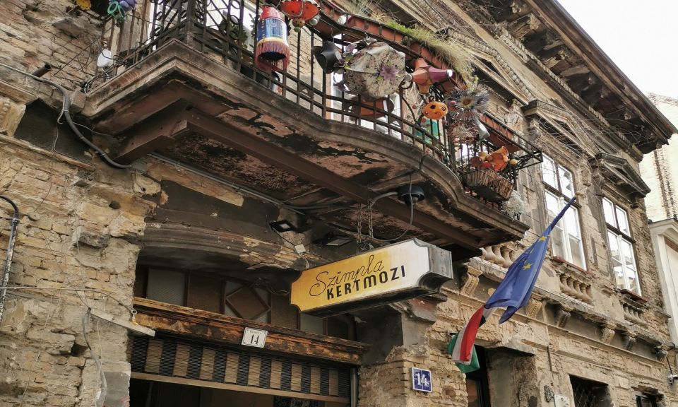 Budapest: Jewish District Private Walking Tour - Jewish Quarter on Foot: how the 3-hour route stays manageable