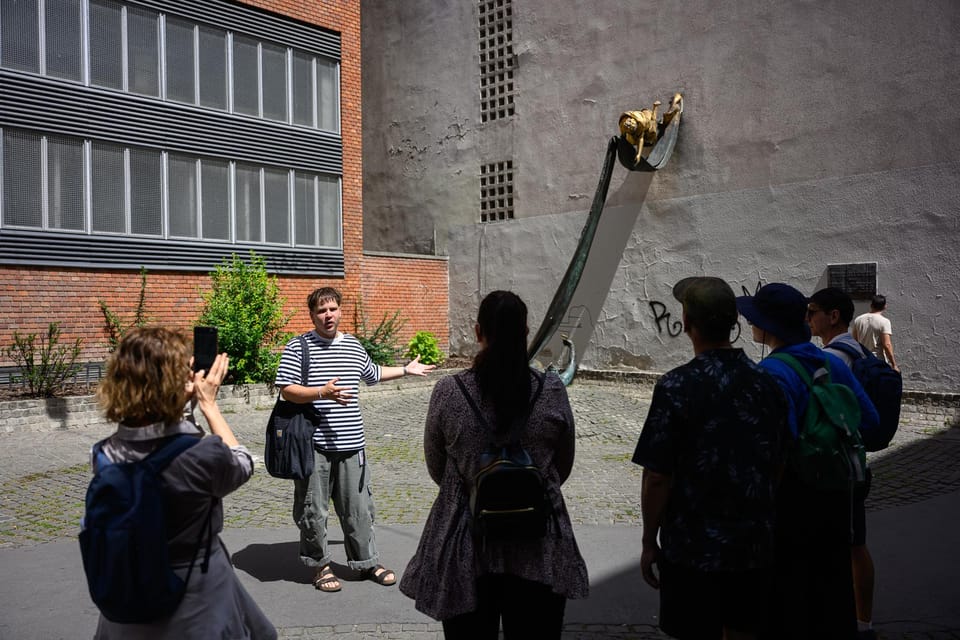 Budapest: Jewish History with Local Guide & Synagogue Ticket - Jewish Budapest on Foot: Why This 2-Hour Route Works