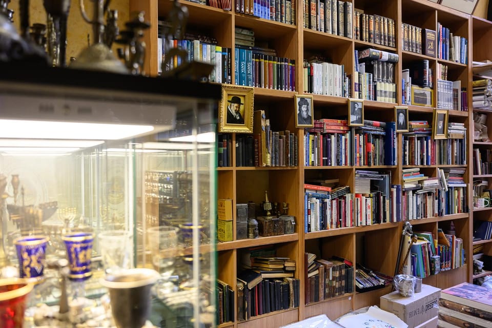 Budapest: Jewish History with Local Guide & Synagogue Ticket - Dohány Street Synagogue and the Synagogue Triangle Idea