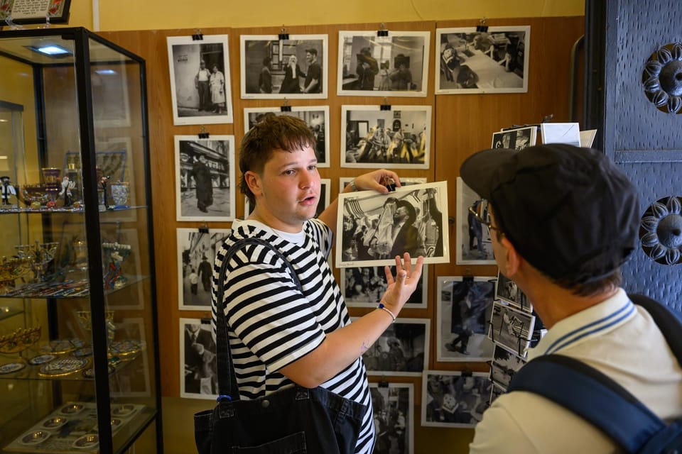 Budapest: Jewish History with Local Guide & Synagogue Ticket - Jewish Quarter Walking: Holidays, Everyday Life, and Guided Context