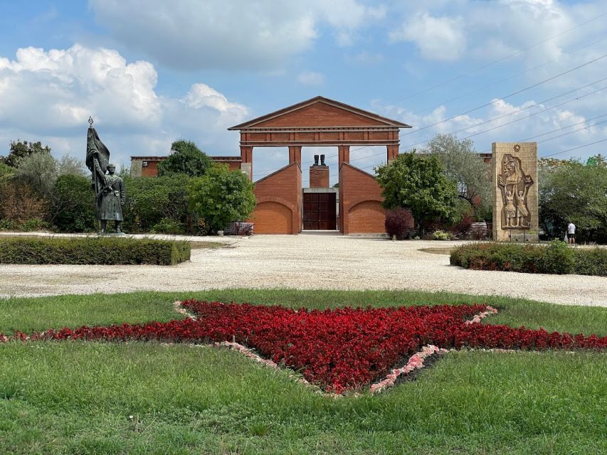 Budapest: Memento Park and Icons of Communism Guided Tour - The guided walk through communist statues, plaques, and propaganda logic