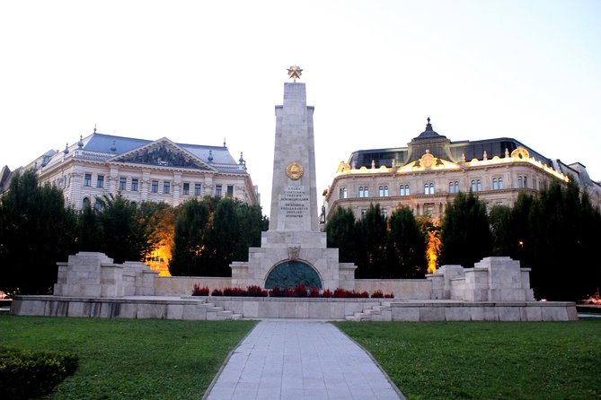 Budapest: Night Walking Tour with Danube River Cruise - A 3-hour night loop that strings the big sights together