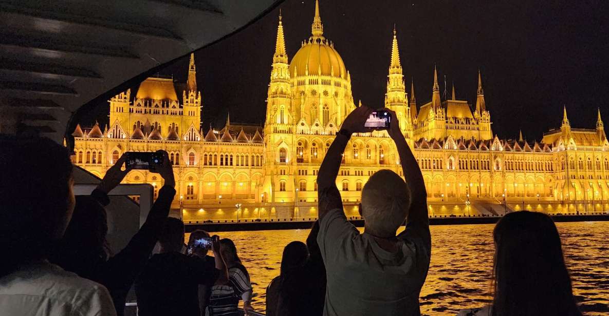 Budapest: Nighttime or Daytime Sightseeing Cruise - Practical downsides to plan around