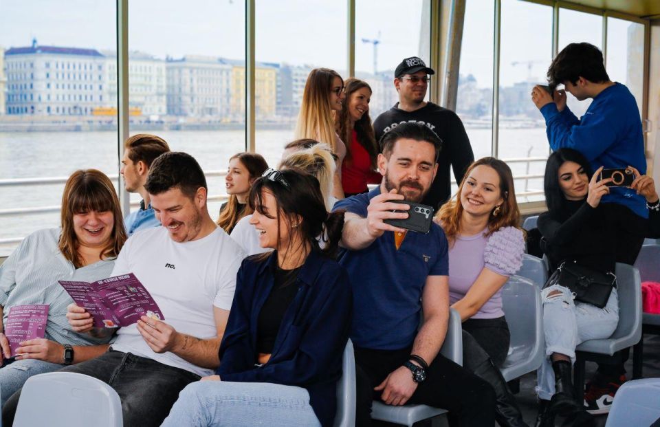 Budapest: Nighttime or Daytime Sightseeing Cruise - On-board audio guide: app, screens, and when the info hits