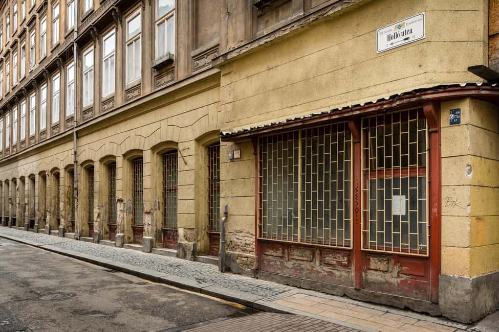 Budapest Old Jewish Quarter History Private Walking Tour - The Jewish Triangle: Rumbach, Kazinczy, and Astoria’s story in between