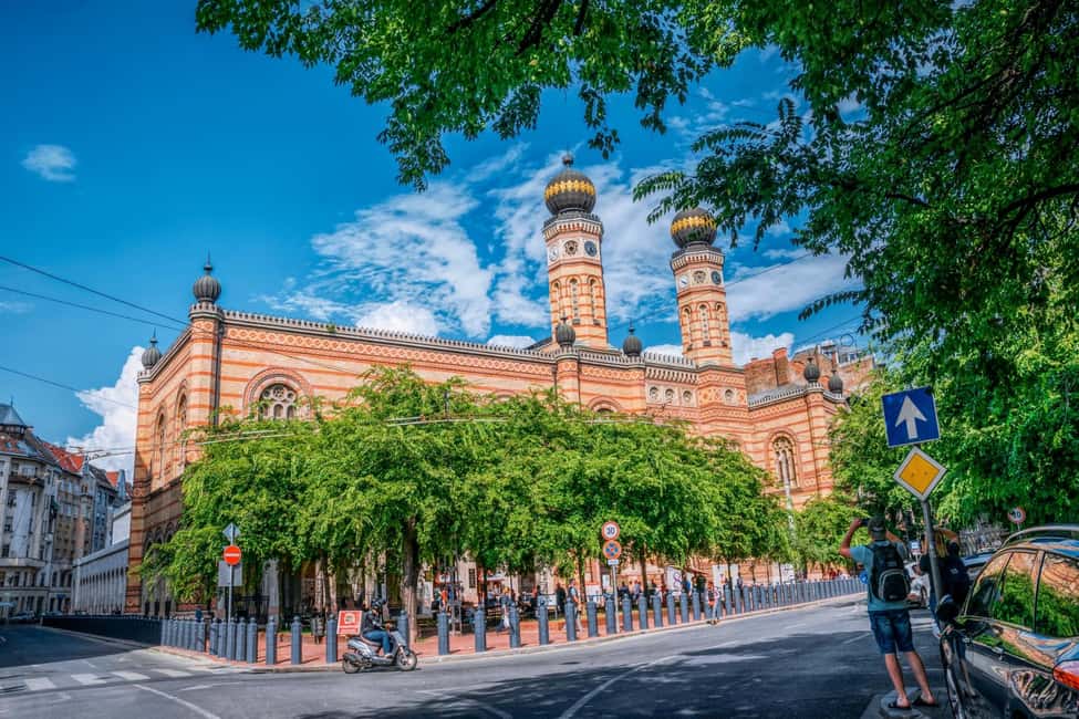 Budapest Old Jewish Quarter History Private Walking Tour - Private guide quality: how the best reviews show up in the details