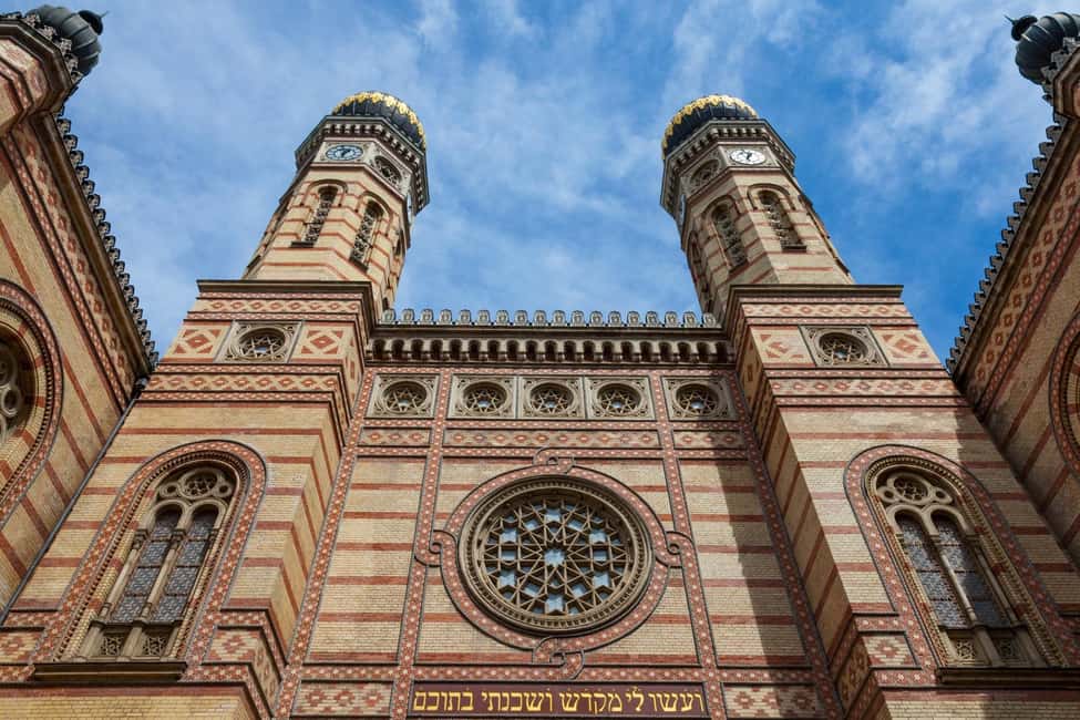 Budapest Old Jewish Quarter History Private Walking Tour - Dohány Street Synagogue: Budapest’s landmark, explained in plain terms
