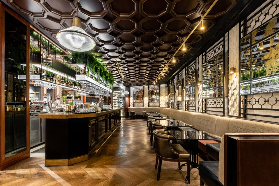 Budapest: Párisi Passage Restaurant 3-Course Menu - Who this Budapest meal suits best
