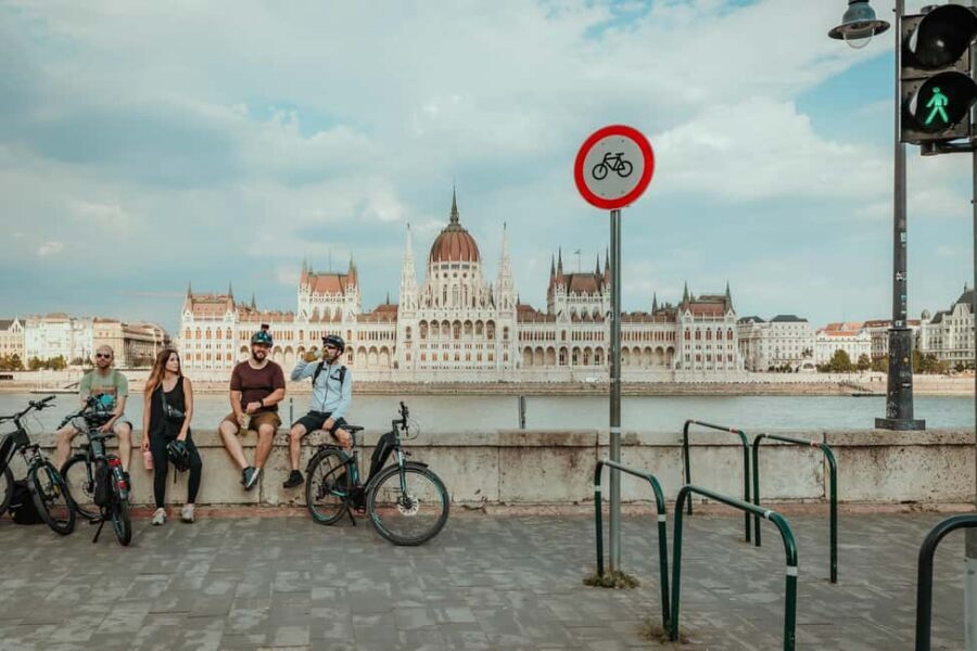 Budapest Peaks: Off-Road eBike Tour - The return ride back toward the center