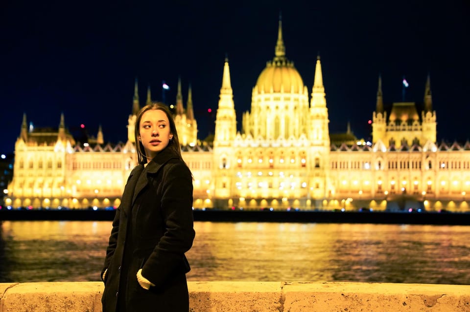 Budapest: Photo Session with Professional Local Photographer - Raw photos right away versus edited photos in 2 business days