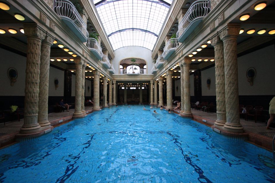 Budapest: Private 3-hour Guided City Tour by Bus - Should you book this private Budapest city tour?