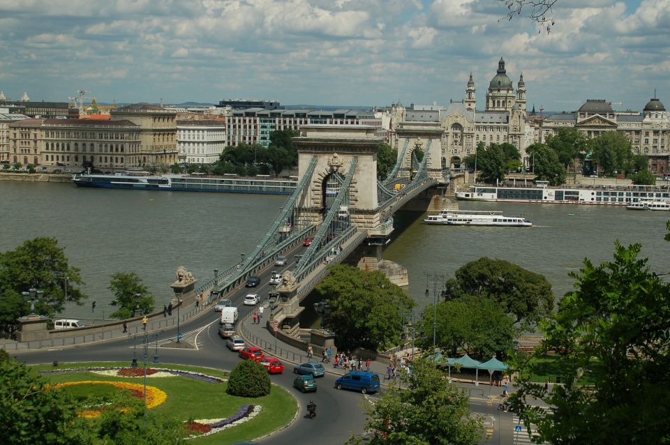 Budapest: Private 3-hour Guided City Tour by Bus - Fisherman’s Bastion and the Castle District walk: the Buda highlight