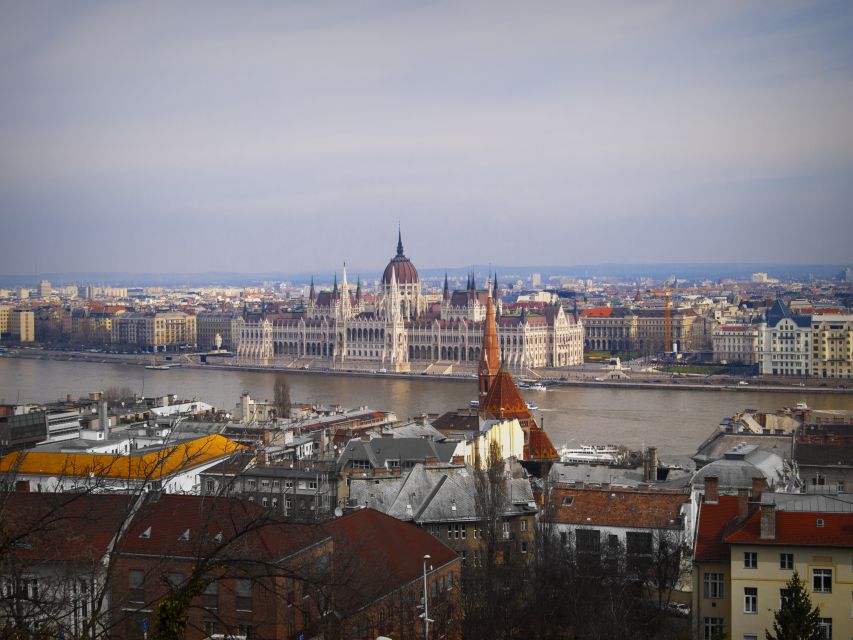 Budapest: Private 3-hour Guided City Tour by Bus - Price and value: $259 for up to 2 people