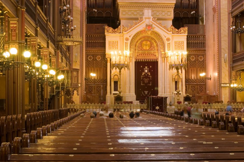 Budapest Private 3-Hour Jewish Heritage Tour - Dohány Street Synagogue: Seeing the Main Monument Up Close