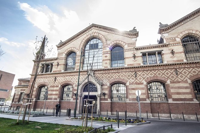 Budapest Private 4 Hour City Tour Experience with a car / van - From Keleti Station to the big stadium: reading Budapest from the road