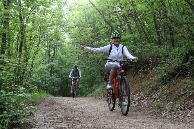 Budapest: Private Adventure Sightseeing Bicycle Tour - Downtown landmarks, kept to the point