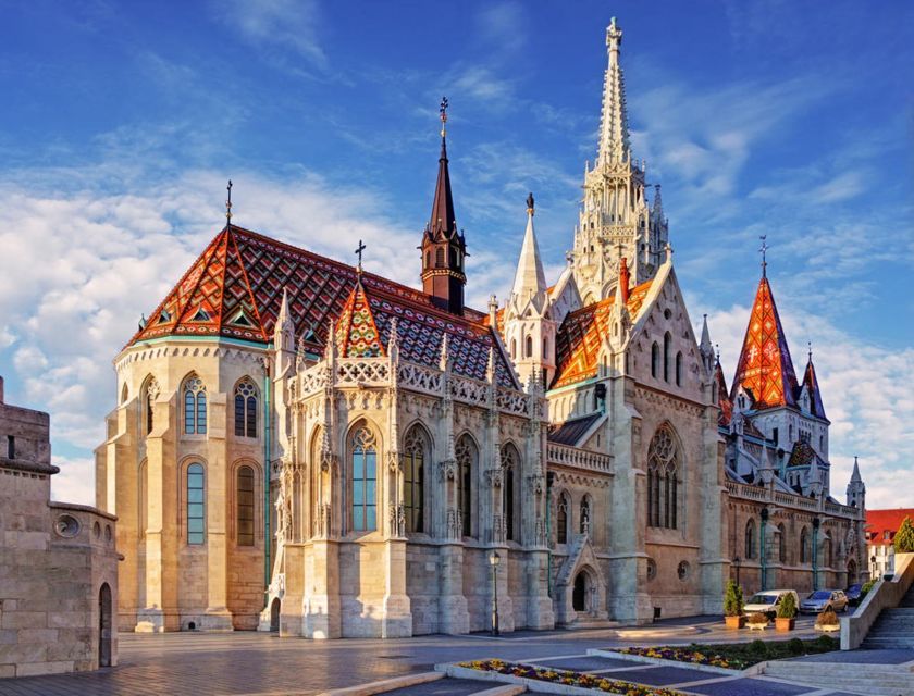 Budapest: Private City Tour with Local Guide - Key things you’ll notice right away