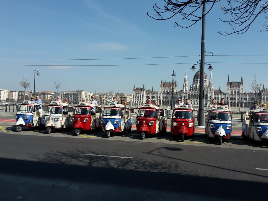 Budapest: Private City Tuk-Tuk Tour & Boat Cruise - Danube cruise on Duna Bella: audio guide and a free drink