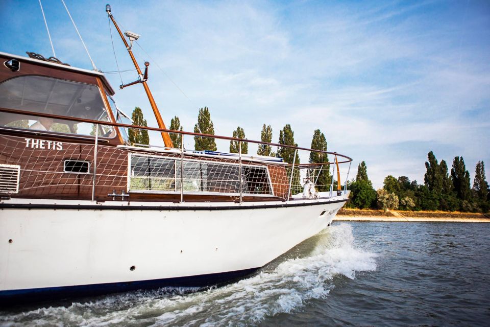 Budapest: Private Danube Yacht Cruise with Welcome Drink - What you’ll see: Parliament, Royal Palace, and Chain Bridge from the water