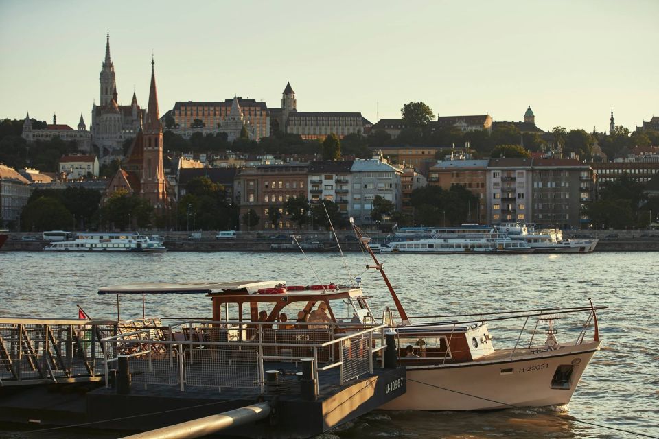 Budapest: Private Danube Yacht Cruise with Welcome Drink - Sunset timing: getting the colorful sky and the lights-on glow