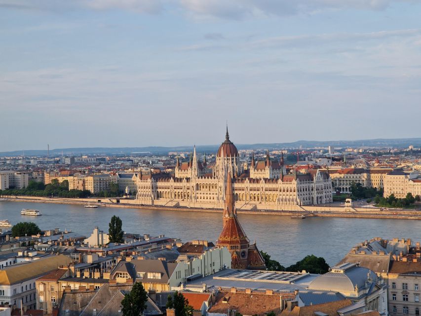 Budapest: private deluxe tour with a native, in Spanish - Buda Castle Views: Matthias Church and Fisherman’s Bastion From the Best Angles