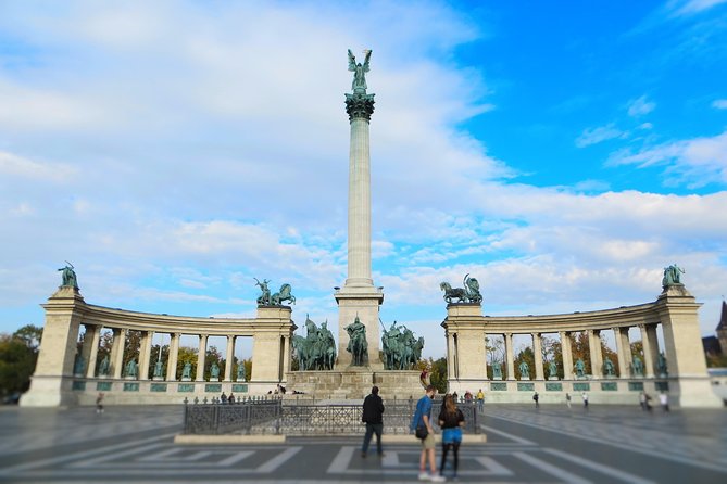 Budapest Private Luxury Sightseeing Tour with Guide and Transport - Pest Highlights: Parliament Views, St. Stephen’s Basilica, Jewish Quarter, Market Hall