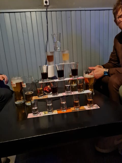 Budapest: Private, Personalized Pub Crawl, 3 drinks included - Starting at Blaha Lujza tér: meeting point and first-moment setup