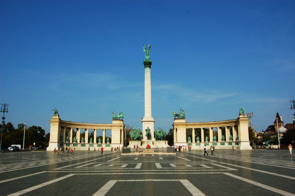 Budapest: Private Walking Tour of City with Spanish Guide - Buda Castle and Fisherman’s Bastion Vibes: Views Plus a Little Story