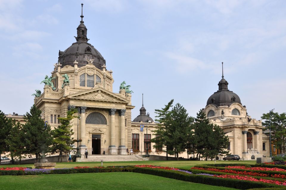 Budapest: Private Walking Tour of City with Spanish Guide - Parliament Area and State Opera: Budapest Looks Like It’s Dressing Up