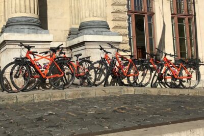 Budapest relaxed bicycle tour at sunset - From the river promenade to the Parliament side: the best sightlines come early